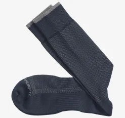 First In Comfort Classic Pin Dot Socks
