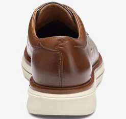 Momentum Plain Toe