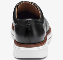 Momentum Plain Toe